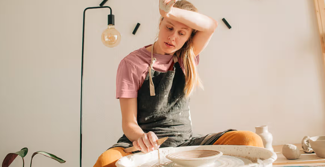 female_tired_at_pottery_wheel_1200_628_facebook_1200x628_jpg_1200×628
