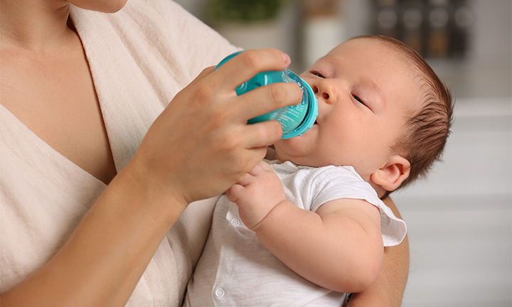 When_to_wake_a_newborn_baby_to_feed_2416768131_20240813_720x432