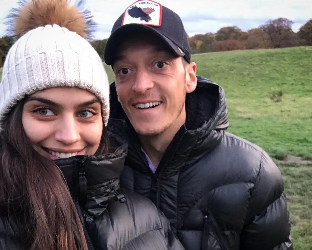 مسوت اوزیل و همسرش 