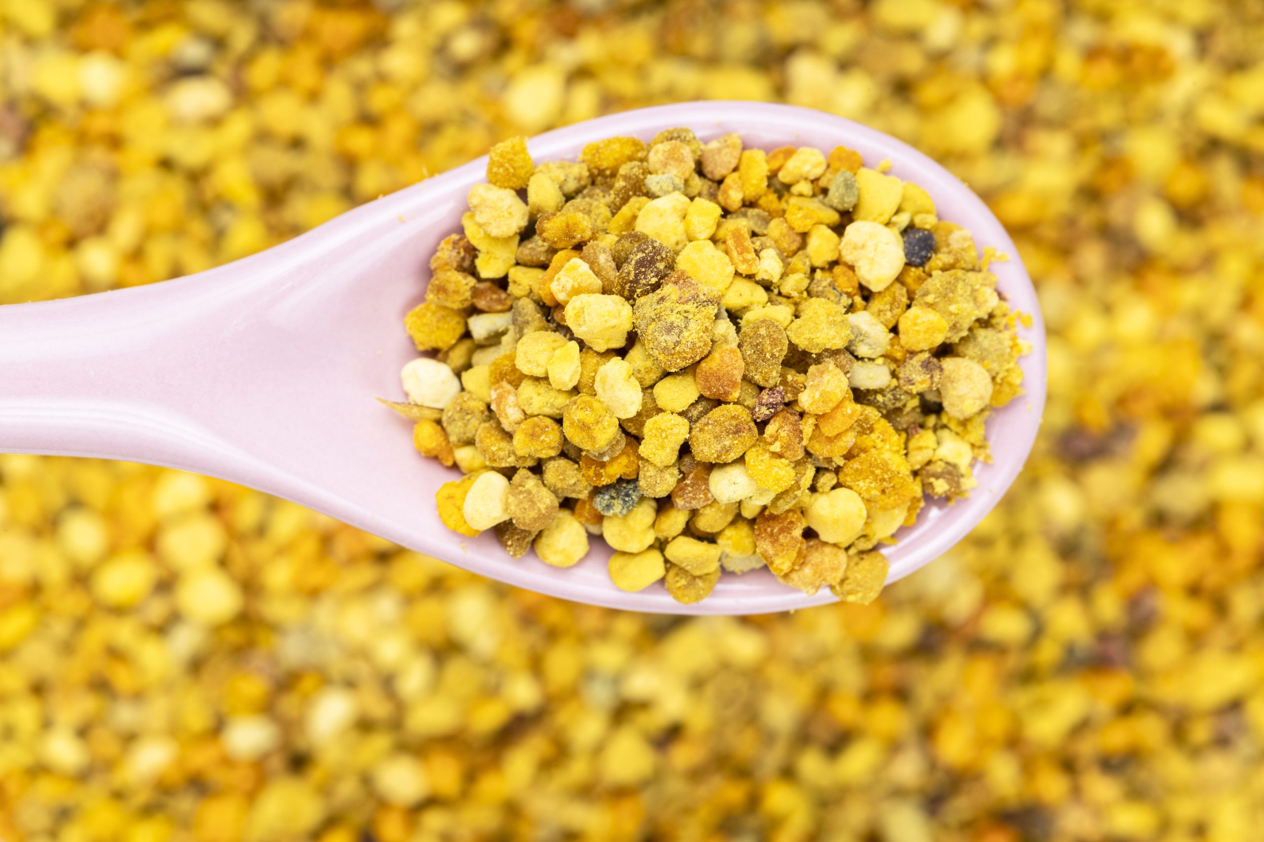 top_view_of_ceramic_spoon_with_natural_bee_pollen_2022_02_04_18