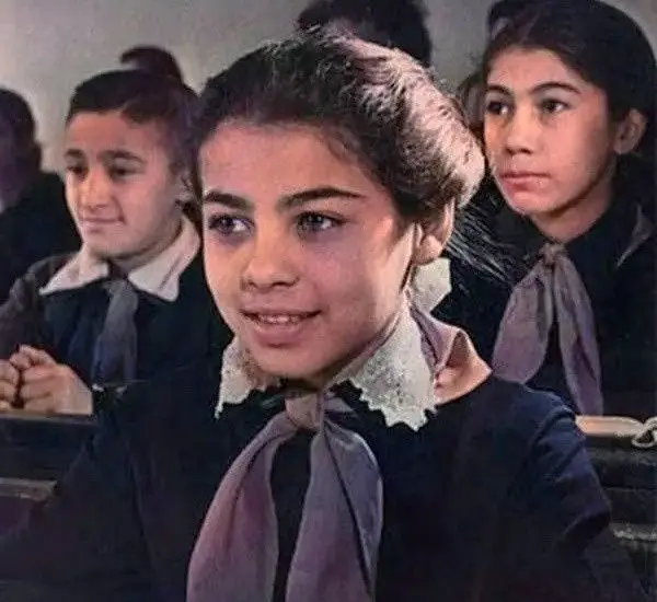 آفرین عبیسی