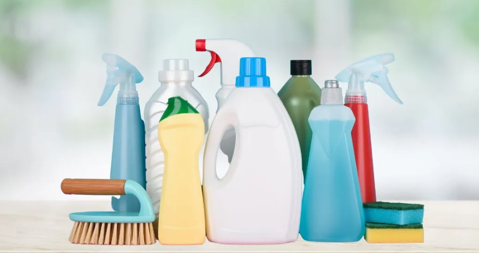cleaning_products_on_kitchen_counter_webp_1200×628_10_19_2024_05