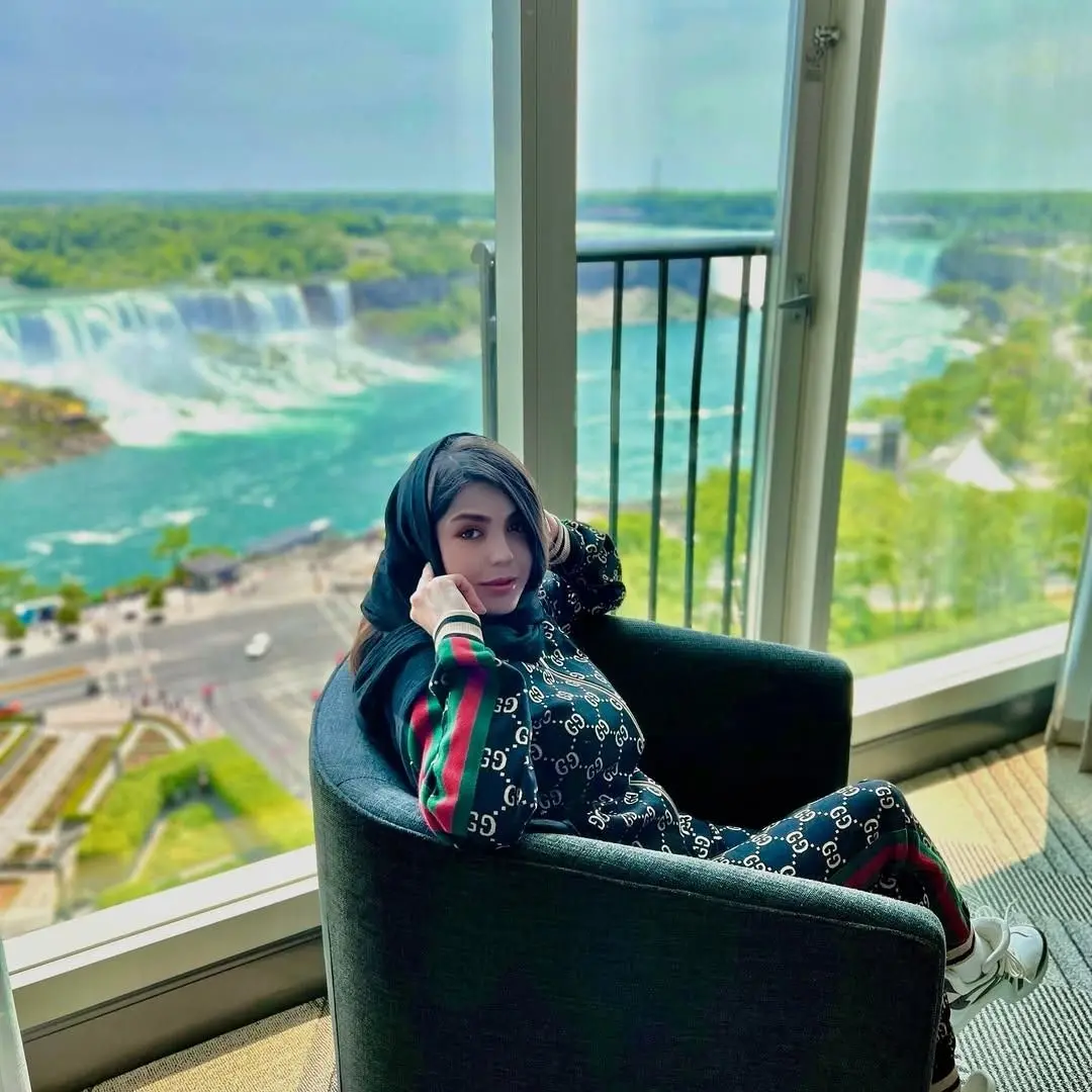 آزاده زارعی 