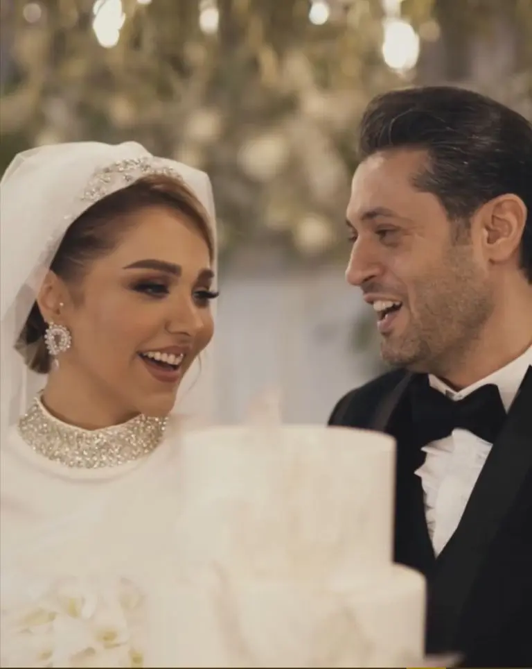 مهرناز دبیرزاده