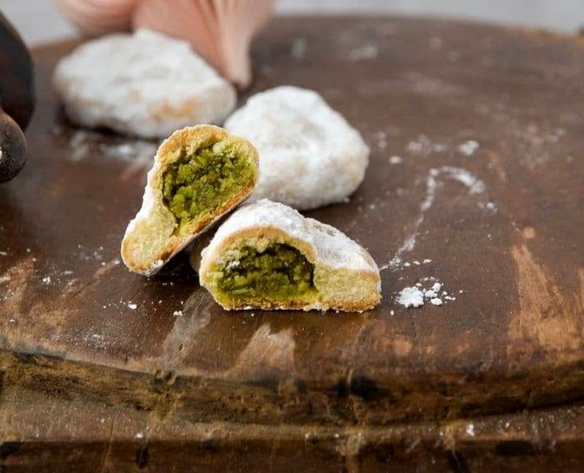 خوشمزه ترین شیرینی برای پذیرایی عید نوروز/ پختن «قطاب» رو به روش یزدی ها 