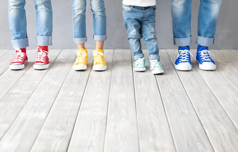 people_s_feet_colorful_sneakers_happy_family_father_mother_son_daughter