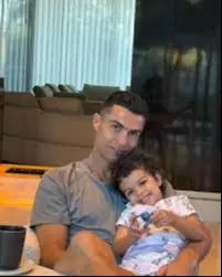 رونالدو و دخترش بلا