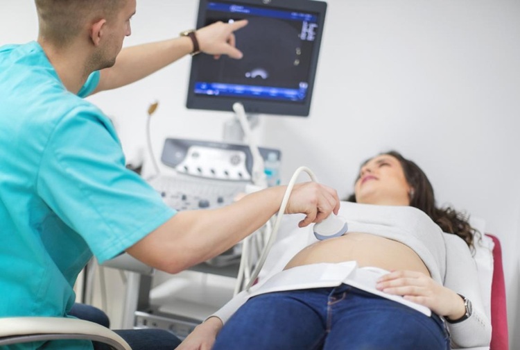 woman-having-ultrasound-on-stomach1