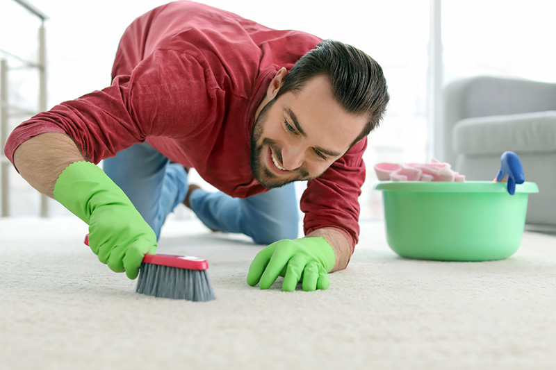 15 محلول جادویی برای تمیز کردن فرش/ عید امسال دیگر به قالیشویی نیاز ندارید