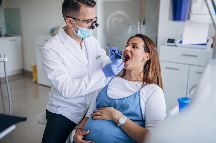 رفتن به دندانپزشکی در بارداری، ضرر دارد؟