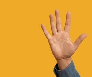 شخصیت شناسی طبق شکل ، فرم و فاصله انگشتان دست