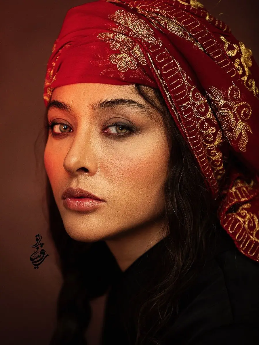 آناهیتا درگاهی