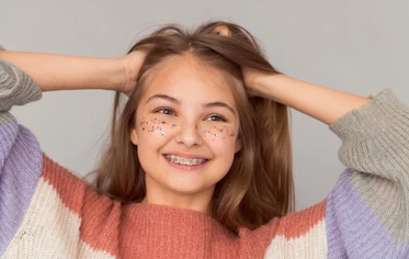 beautiful_happy_teen_girl_shiny_260nw_2225914947_jpg_390×280_10