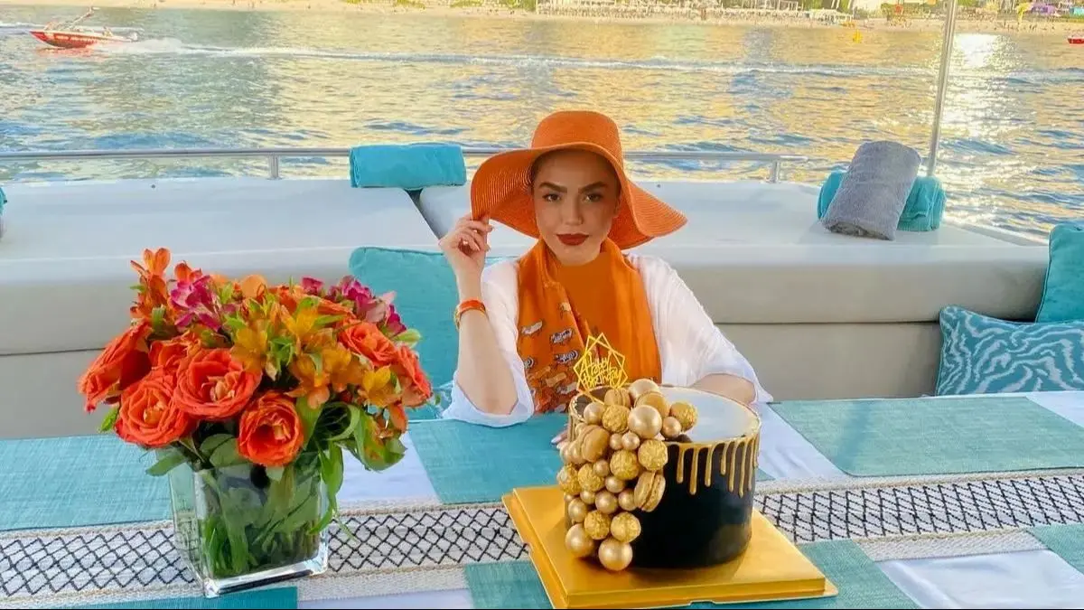 آزاده زارعی