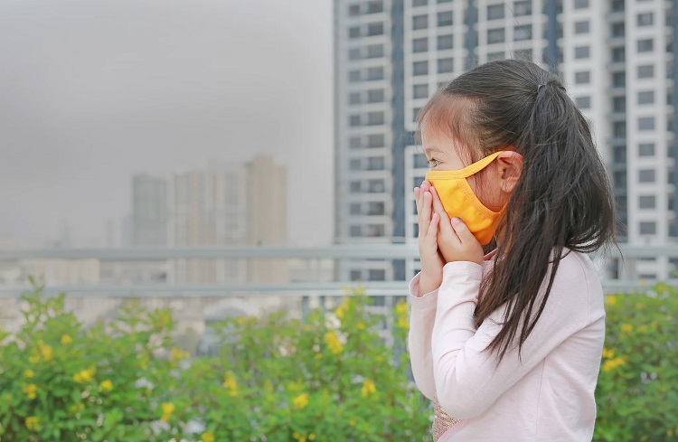 Child_in_Air_Pollution_2048x2048