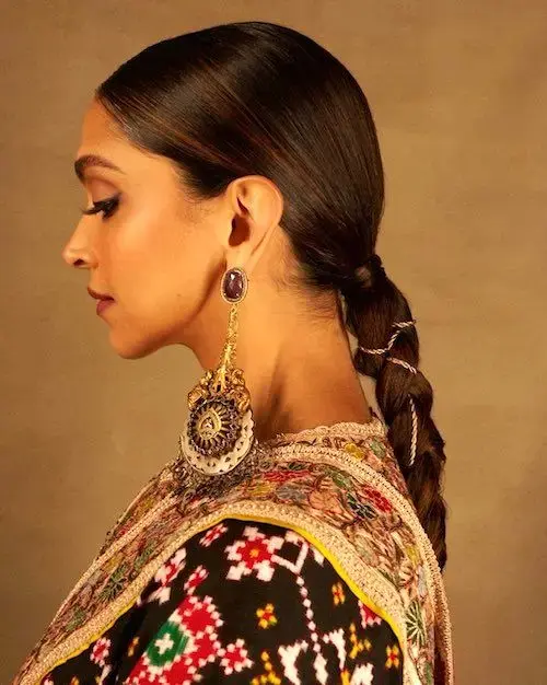 ساری گلدوزیشده دیپیکا