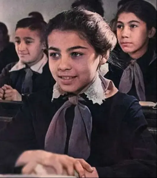 آفرین عبیسی