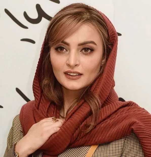 نیلوفر پارسا