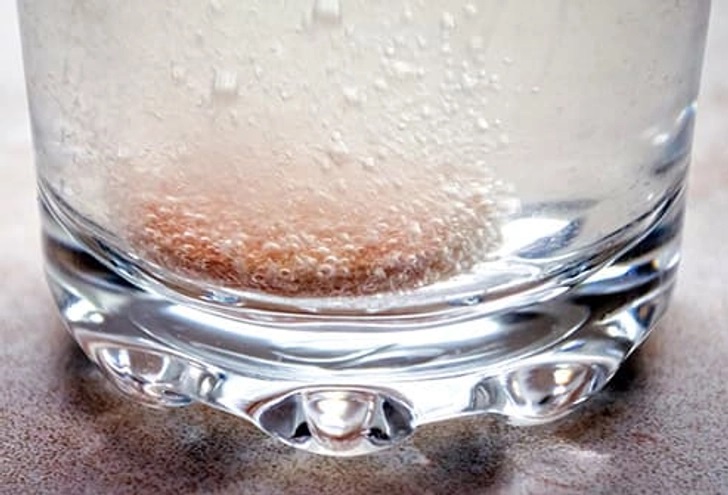 493ss_thinkstock_rf_effervescent_tablet_in_glass_of_water