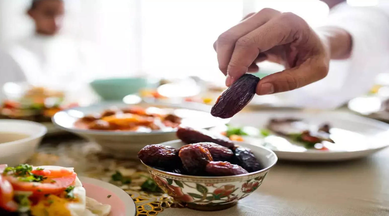 یک رژیم غذایی کامل برای کاهش وزن در ماه رمضان