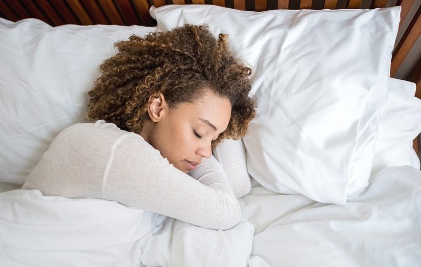 چرا خواب صبحگاهی زیاد خوب نیست؟/ راهکارهای طلایی برای جبران کمبود خواب