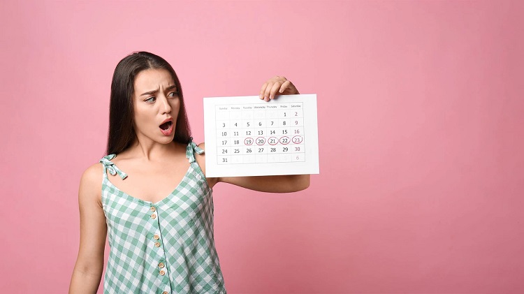 Woman-with-calendar