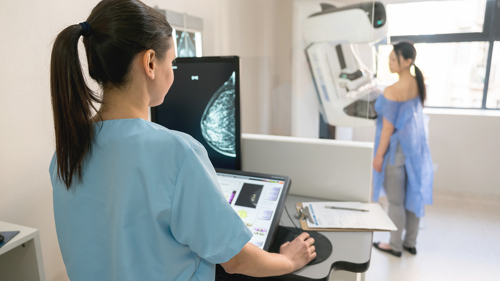mammography-nurse-patient-CU-1600x900