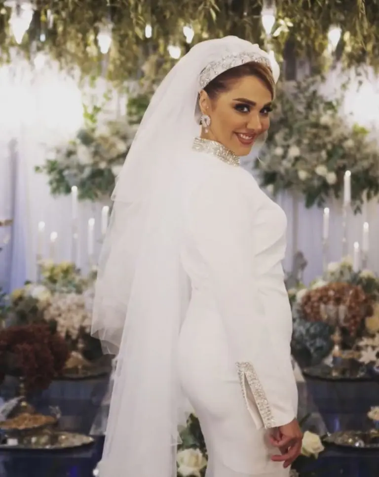 مهرناز دبیرزاده