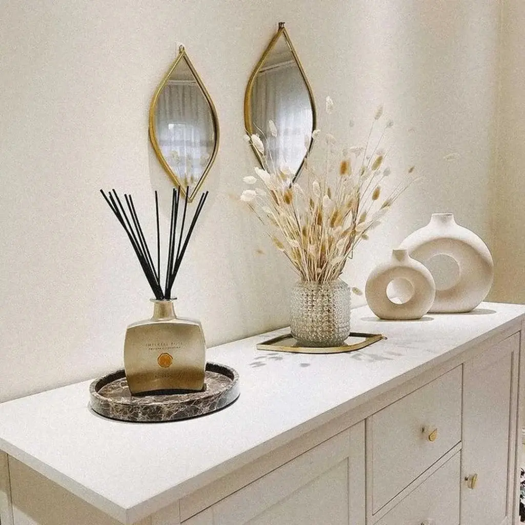 زیباترین-مدل-های-تزیین-میز-کنسول-مینیمال-و-مدرن3-1024x1024