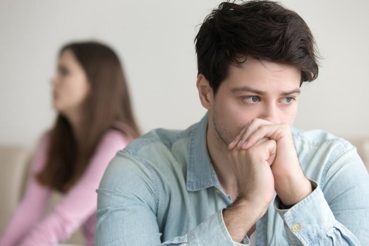 man-looking-depressed-with-girlfriend