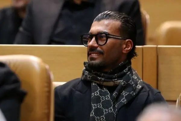 عکس جنجالی رامین رضاییان در کنار دختران آبی