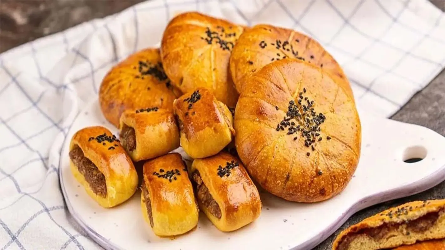 طرز تهیه نان خرمایی خانگی نرم و خوش‌عطر؛ دستور مرحله‌به‌مرحله و تضمینی
