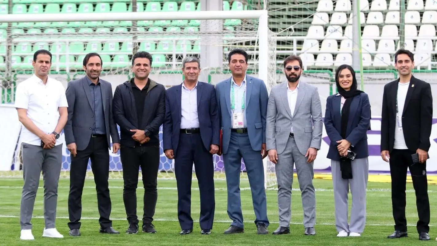 دردسرهای زن بودن در فوتبال مردان / چگونه برای مهناز ذکایی سنگ اندازی می کنند؟