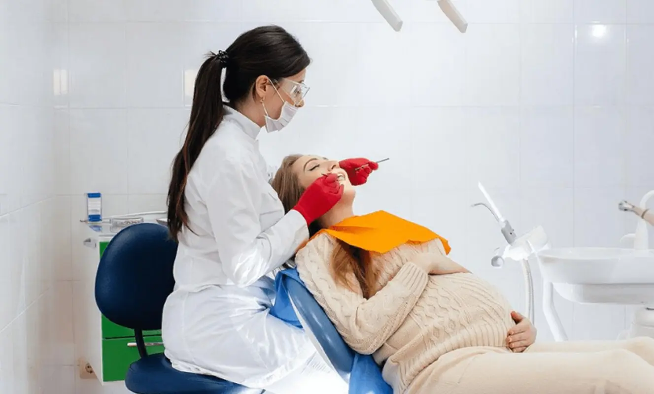 مراجعه به دندانپزشکی در بارداری، بهترین و کم‌خطرترین زمان