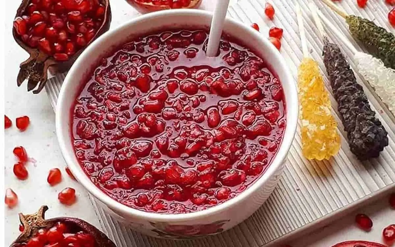 طرز تهیه ترشی انار خانگی: یک ترشی خوشمزه و مجلسی
