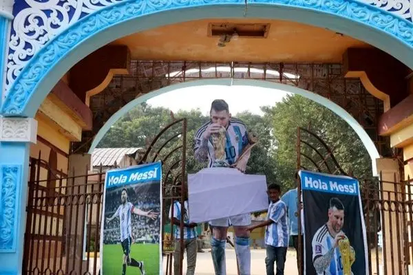 زلزله مسی هند را به هم ریخت / شاهرخ خان هم به آرزویش رسید و با مسی عکس انداخت (عکس)