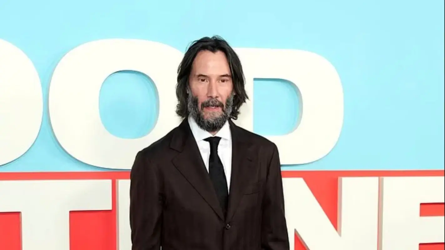 اجرای تاثیرگذار و گریم تکان دهنده ستاره سینما روی صحنه تئاتر (عکس)