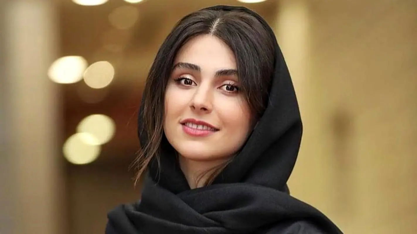 عکس کودکی لاله مرزبان وقتی دختربچه گوگولی بود