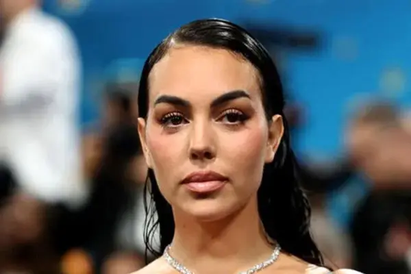 جورجینا در پاریس هم ترکاند / ادامه فخرفروشی با حلقه نامزدی! 