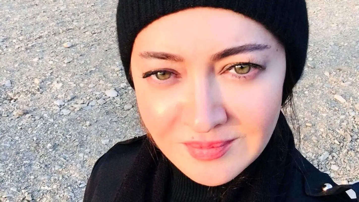 حضور استثنایی نیکی کریمی با کفش صندل تابستانی در زمین فوتبال + عکس