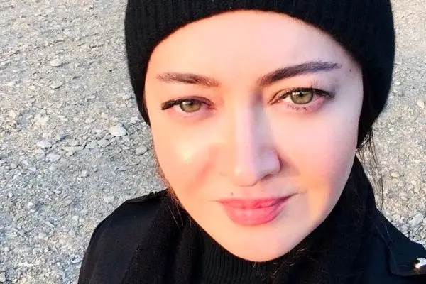 حضور استثنایی نیکی کریمی با کفش صندل تابستانی در زمین فوتبال + عکس
