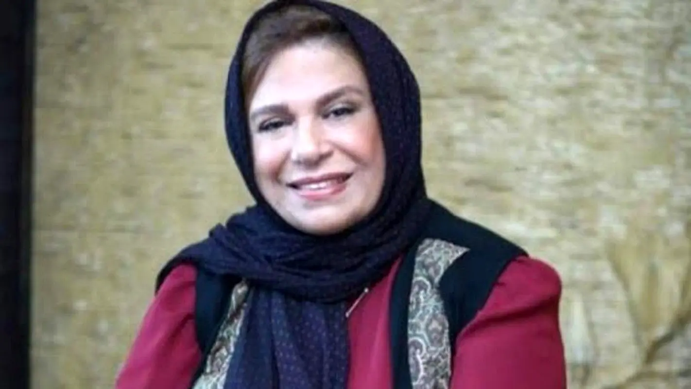 عکس کمیاب خیابان گردی گوهر خیراندیش و پسرش با لباس هاوایی در خارج از کشور