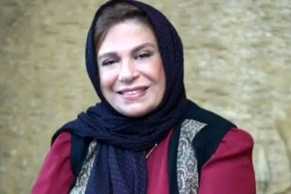 عکس کمیاب خیابان گردی گوهر خیراندیش و پسرش با لباس هاوایی در خارج از کشور