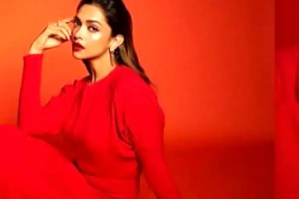 شات های جذاب هنرپیشه زیبای هندی (تصاویر)