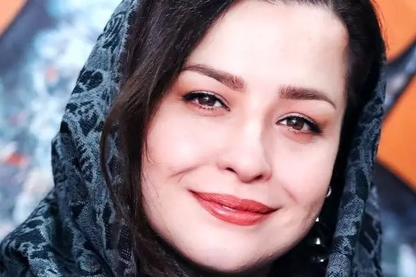 مهراوه شریفی‌نیا با چهره‌ای متفاوت در میانسالی / زیبایی خیره کننده مثل مادرش !