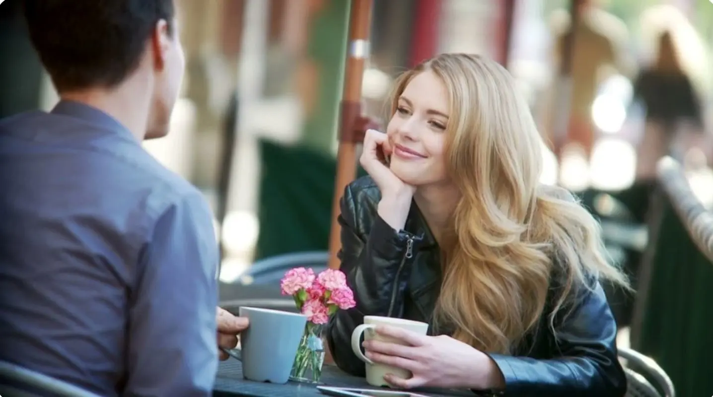 نشانه هایی که ثابت می کند یک نفر شما را خیلی دوست دارد!