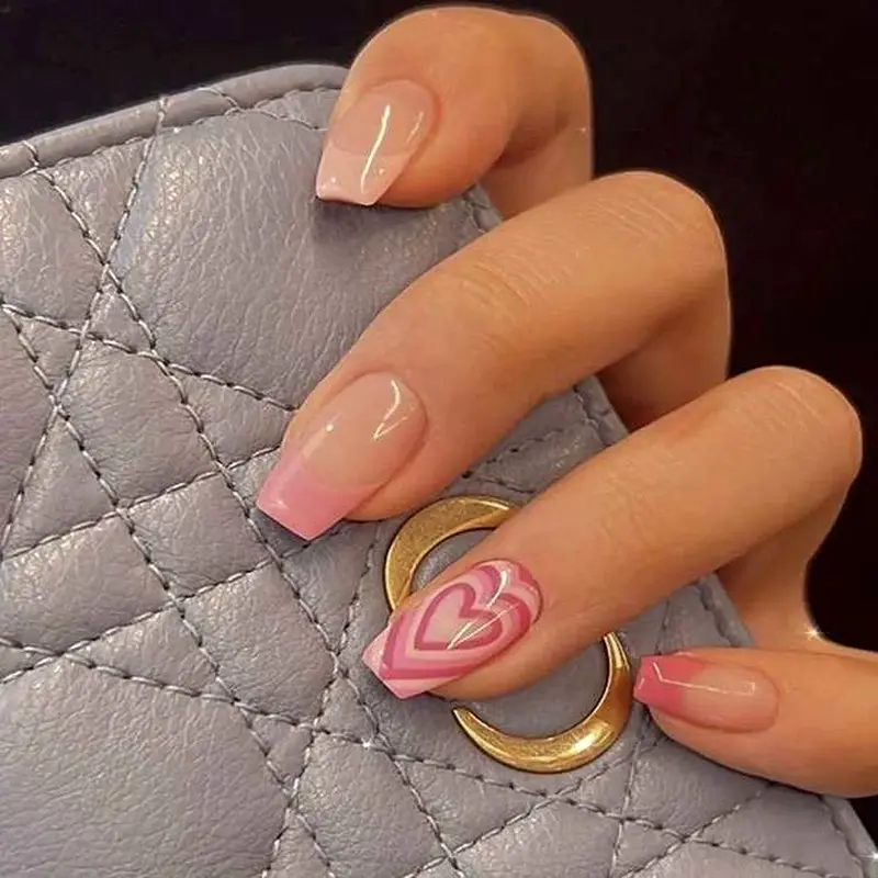 طراحی جدید ناخن برای ولنتاین به سبک 2024/دیگه لاک ساده نزن