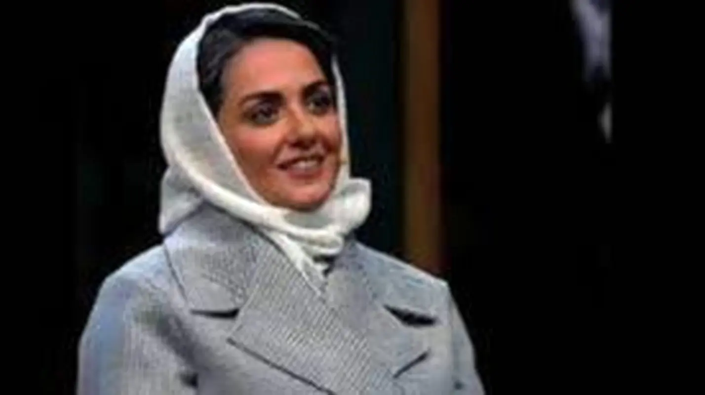 جشن تولد ساده و خودمونی بیتا سحرخیز لب دریا / هیچ وقت پیر نشو !