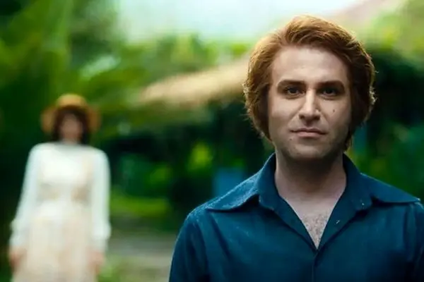  تصویر جذاب از کودکی بازیگر مشهور ایرانی / هوتن عاشق سیبیله !