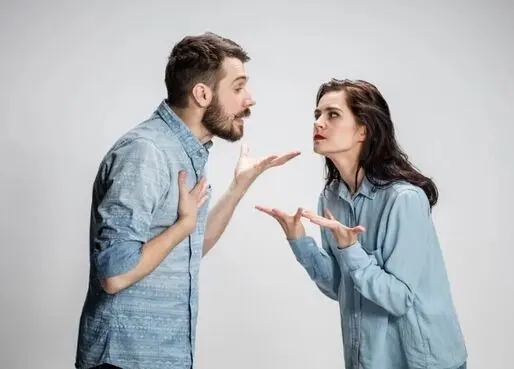 بعد از دعوا با همسر چه کنیم؟ این اشتباه‌ها رابطه را سردتر می‌کند